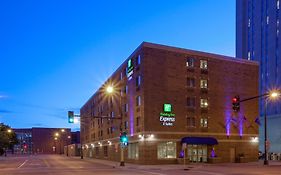 Holiday Inn Express Hotel & Suites Minneapolis-Downtown Convention Center By Ihg